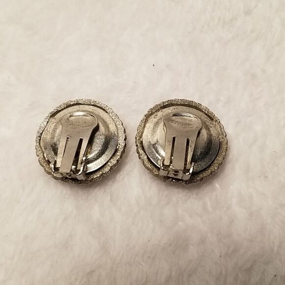 Vintage Silver Tone Clip On Earrings - Picture 3 of 3